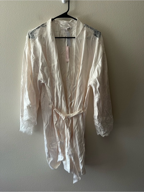 Victoria's Secret Other - NWT Victoria’s Secret ivory satin and lace robe boho whimsy coquette fairy XS/S